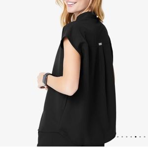 FIGS Black Rafaela™ Oversized Scrub Top- size M. New this tags!